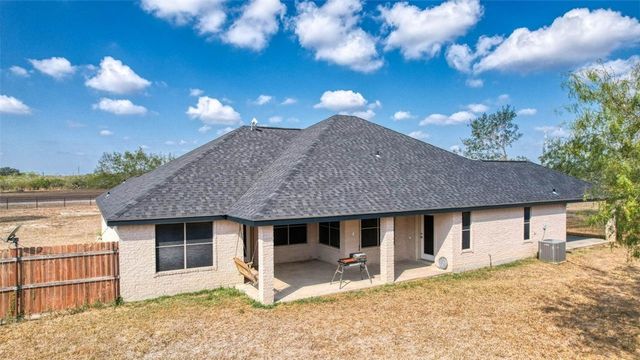152 Summers Lane, Alice, TX 78332
