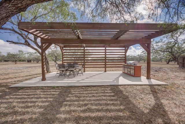 152 Summers Lane, Alice, TX 78332