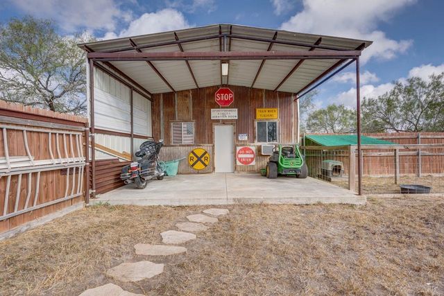152 Summers Lane, Alice, TX 78332