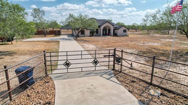 152 Summers Lane, Alice, TX 78332