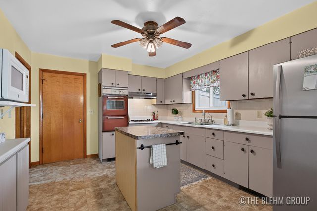 15121 Roberts Shore Drive, Constantine, MI 49042