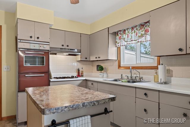 15121 Roberts Shore Drive, Constantine, MI 49042