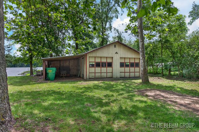 15121 Roberts Shore Drive, Constantine, MI 49042