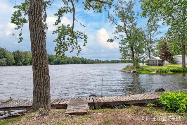 15121 Roberts Shore Drive, Constantine, MI 49042