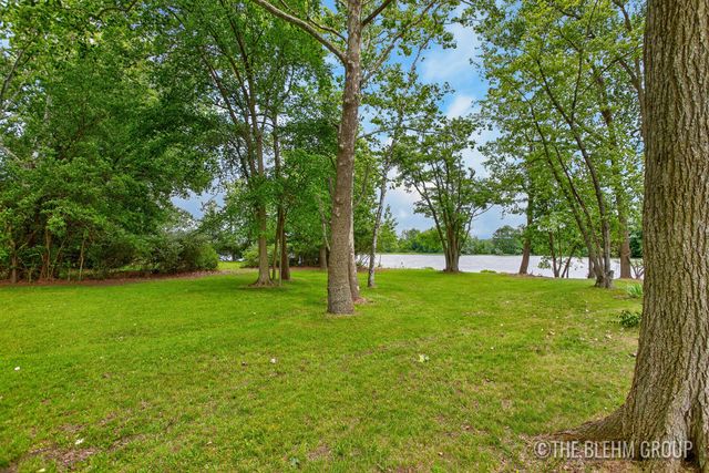 15121 Roberts Shore Drive, Constantine, MI 49042