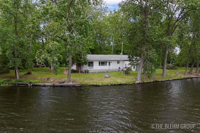 15121 Roberts Shore Drive, Constantine, MI 49042