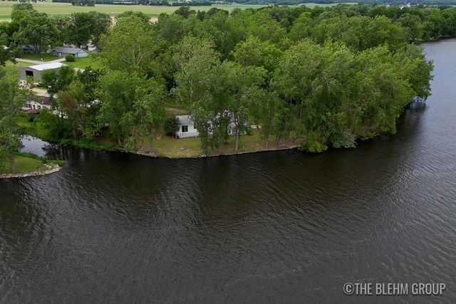 15121 Roberts Shore Drive, Constantine, MI 49042