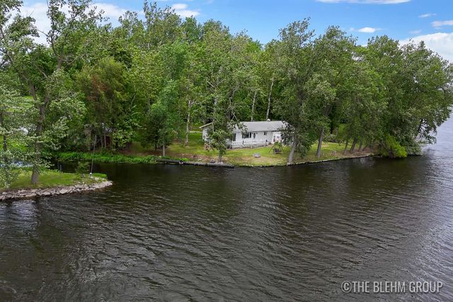 15121 Roberts Shore Drive, Constantine, MI 49042