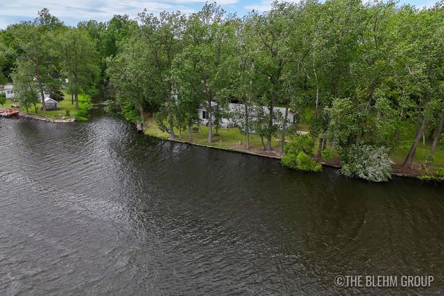 15121 Roberts Shore Drive, Constantine, MI 49042