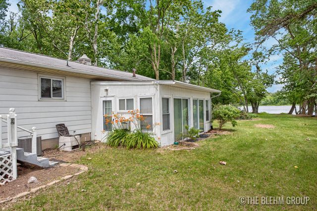15121 Roberts Shore Drive, Constantine, MI 49042