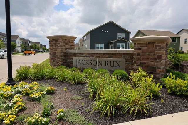 2135 Bauer Creek, Whitestown, IN 46075