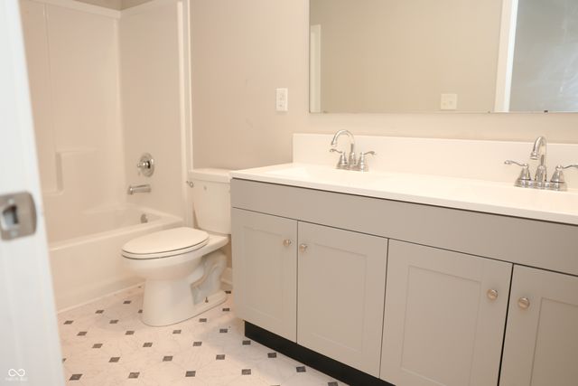 2135 Bauer Creek, Whitestown, IN 46075