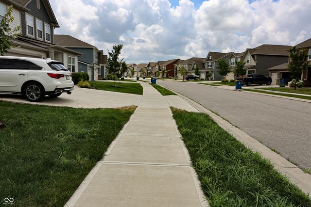 2135 Bauer Creek, Whitestown, IN 46075
