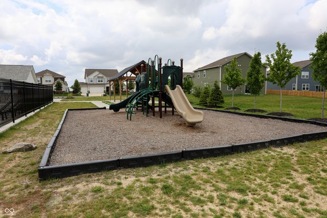 2135 Bauer Creek, Whitestown, IN 46075