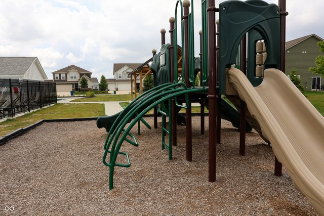 2135 Bauer Creek, Whitestown, IN 46075