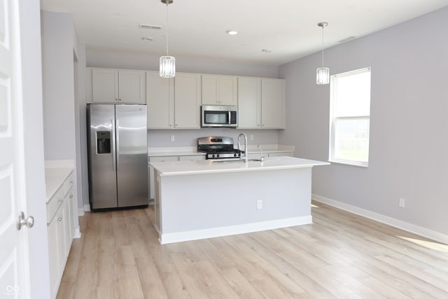 2135 Bauer Creek, Whitestown, IN 46075
