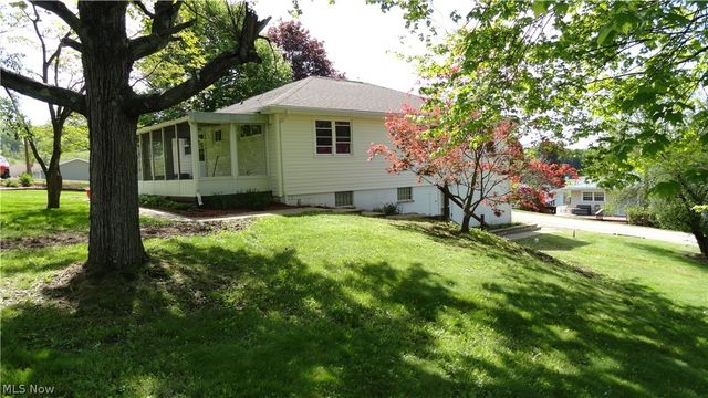 11 Lamp Post Lane, New Cumberland, WV 26047