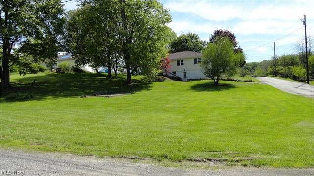 11 Lamp Post Lane, New Cumberland, WV 26047