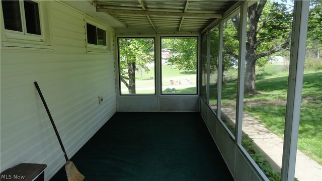 11 Lamp Post Lane, New Cumberland, WV 26047