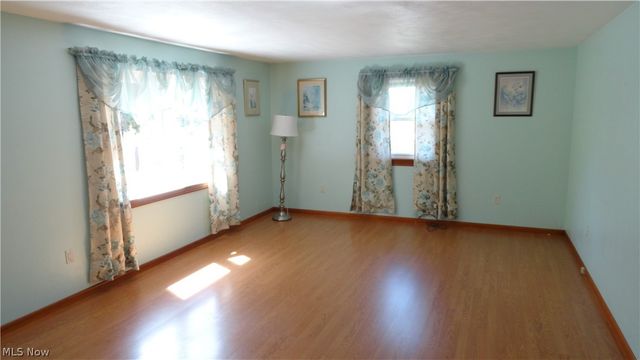 11 Lamp Post Lane, New Cumberland, WV 26047