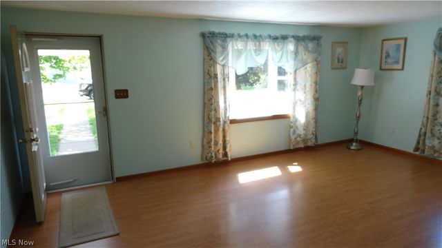 11 Lamp Post Lane, New Cumberland, WV 26047