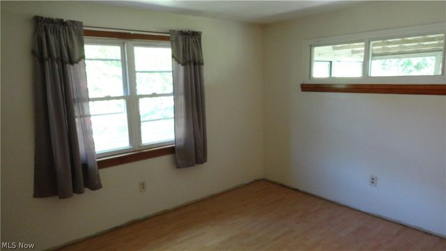 11 Lamp Post Lane, New Cumberland, WV 26047
