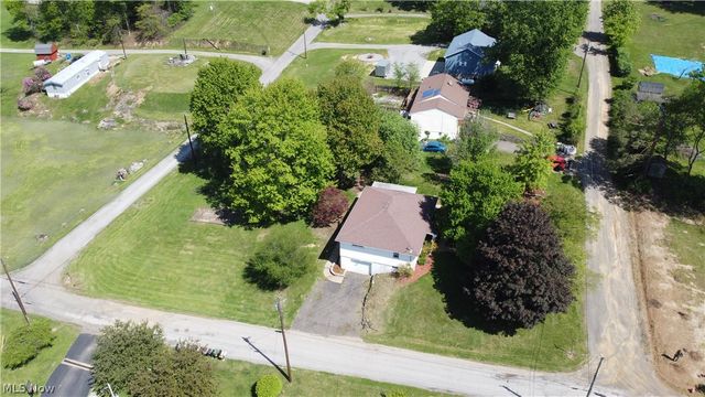 11 Lamp Post Lane, New Cumberland, WV 26047