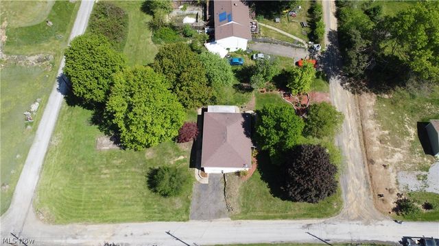 11 Lamp Post Lane, New Cumberland, WV 26047