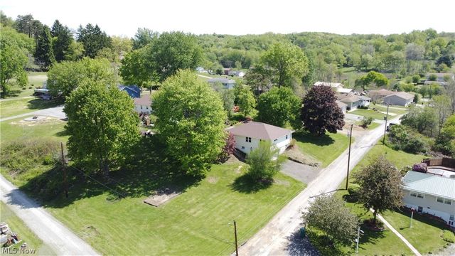 11 Lamp Post Lane, New Cumberland, WV 26047
