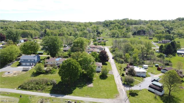 11 Lamp Post Lane, New Cumberland, WV 26047