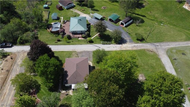 11 Lamp Post Lane, New Cumberland, WV 26047