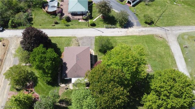 11 Lamp Post Lane, New Cumberland, WV 26047
