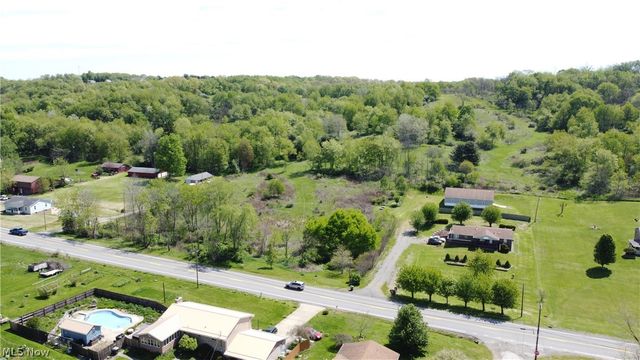 11 Lamp Post Lane, New Cumberland, WV 26047