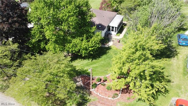 11 Lamp Post Lane, New Cumberland, WV 26047