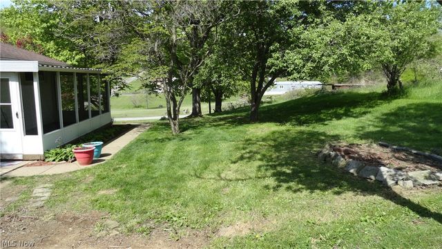 11 Lamp Post Lane, New Cumberland, WV 26047