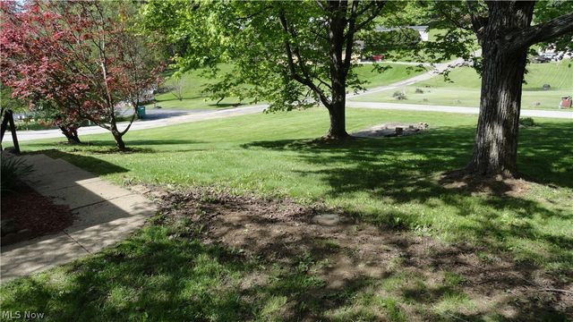 11 Lamp Post Lane, New Cumberland, WV 26047