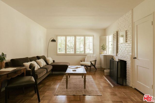 5434 Village Green, Los Angeles, CA 90016