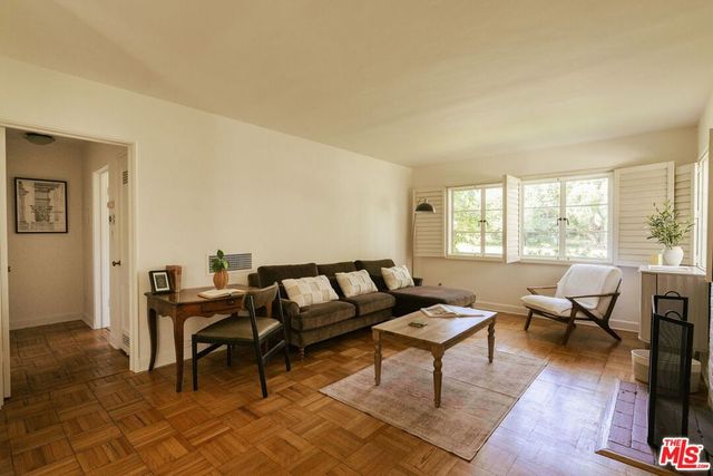5434 Village Green, Los Angeles, CA 90016
