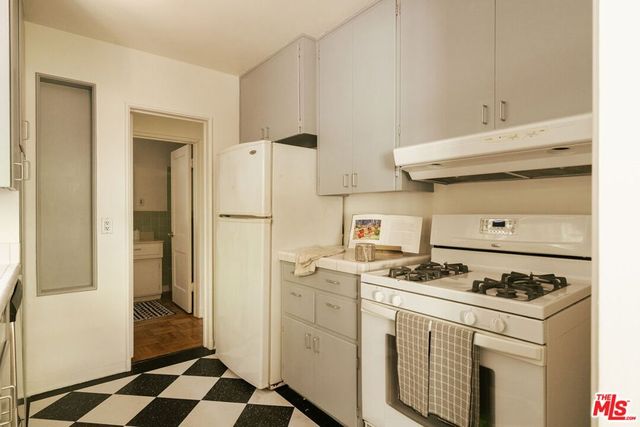 5434 Village Green, Los Angeles, CA 90016