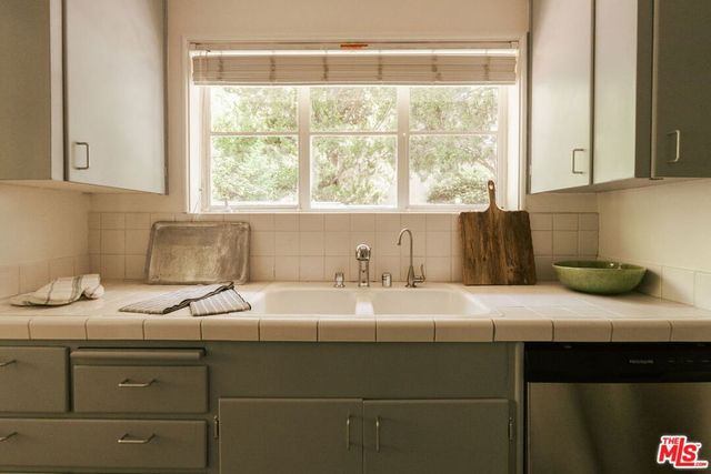 5434 Village Green, Los Angeles, CA 90016