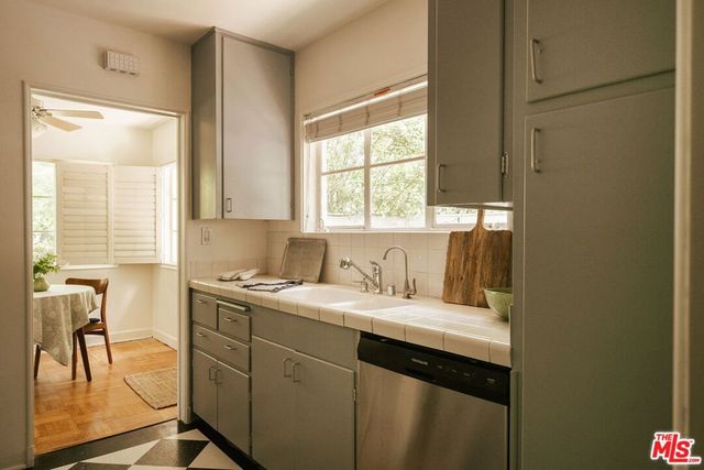 5434 Village Green, Los Angeles, CA 90016