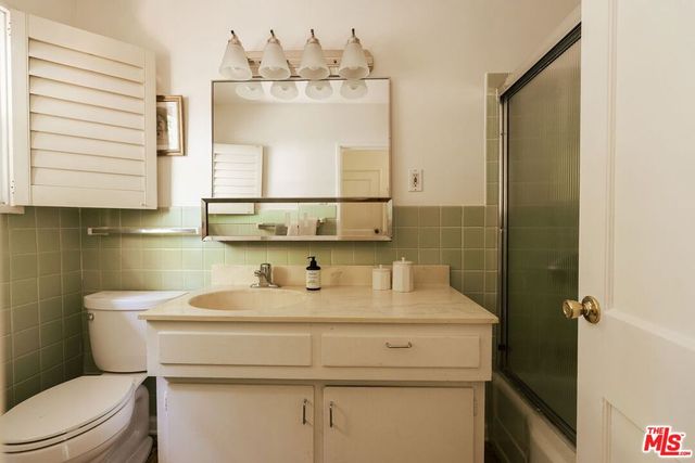 5434 Village Green, Los Angeles, CA 90016