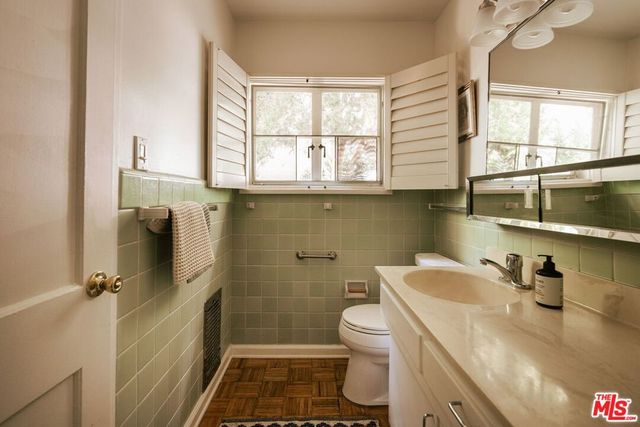 5434 Village Green, Los Angeles, CA 90016