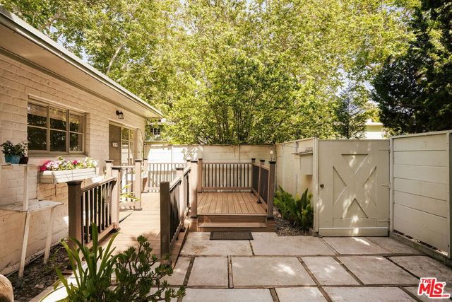 5434 Village Green, Los Angeles, CA 90016