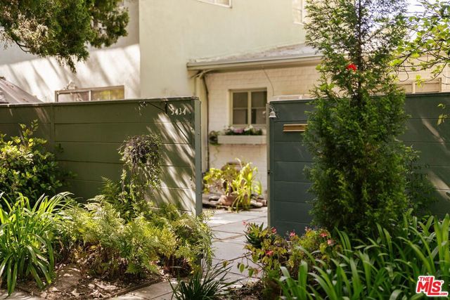 5434 Village Green, Los Angeles, CA 90016