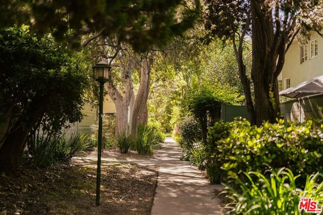 5434 Village Green, Los Angeles, CA 90016