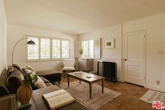 5434 Village Green, Los Angeles, CA 90016