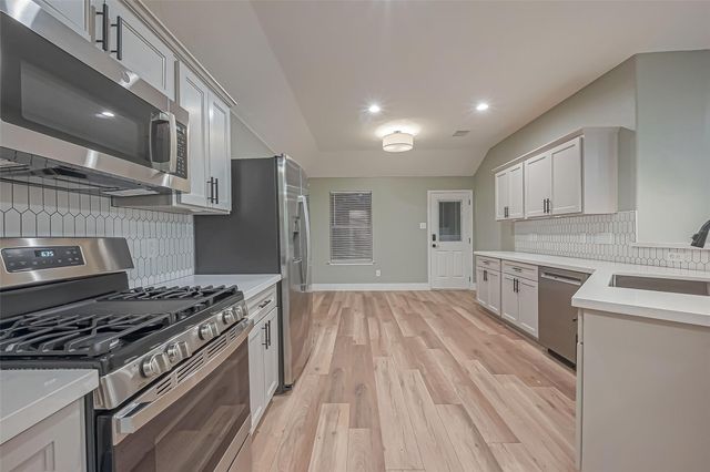 2 Garden Lodge Place, The Woodlands, TX 77382