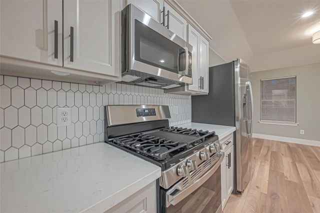 2 Garden Lodge Place, The Woodlands, TX 77382