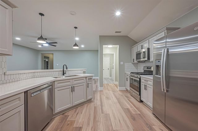2 Garden Lodge Place, The Woodlands, TX 77382